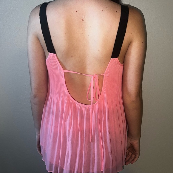 Pink top - Picture 2 of 3